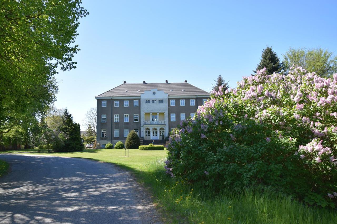 Gutshaus Volzrade Hotel & Ferienwohnungen In Elbnaehe Lubtheen ภายนอก รูปภาพ